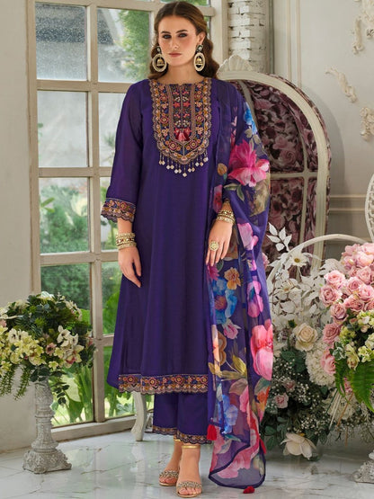 Women Floral Embroidered Kurta with Trousers & Dupatta