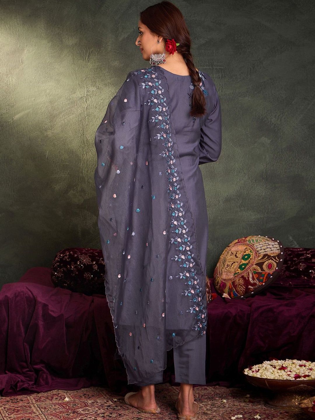 Women Floral Embroidered Regular Thread Work Kurta with Trousers & With Dupatta