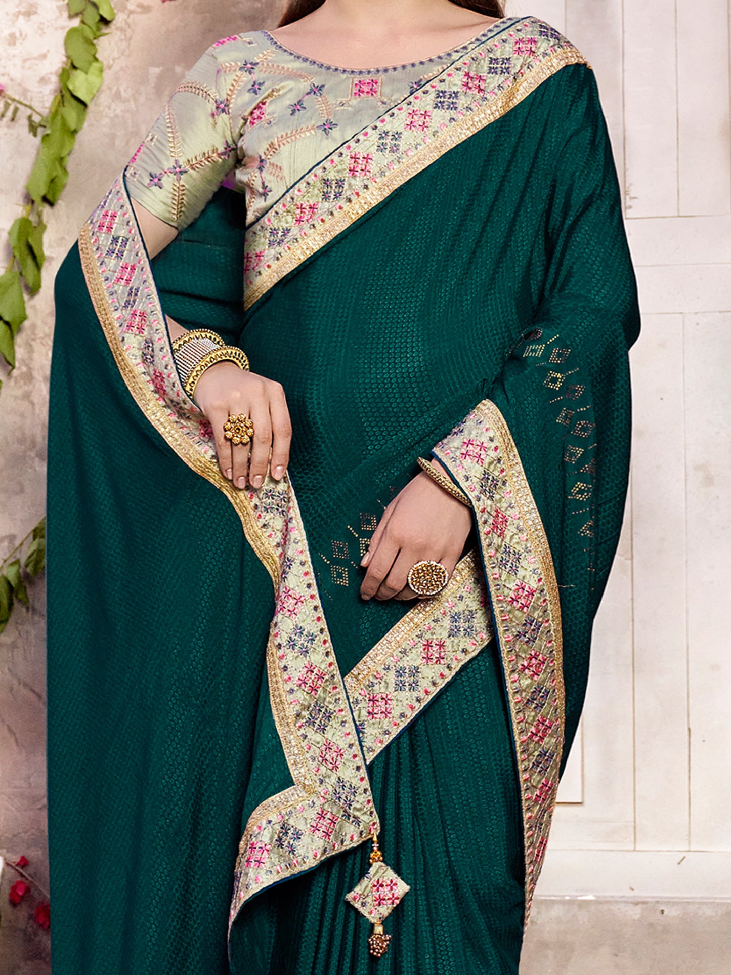 Women's Chiffon Green Embellished Designer Saree With Blouse Piece