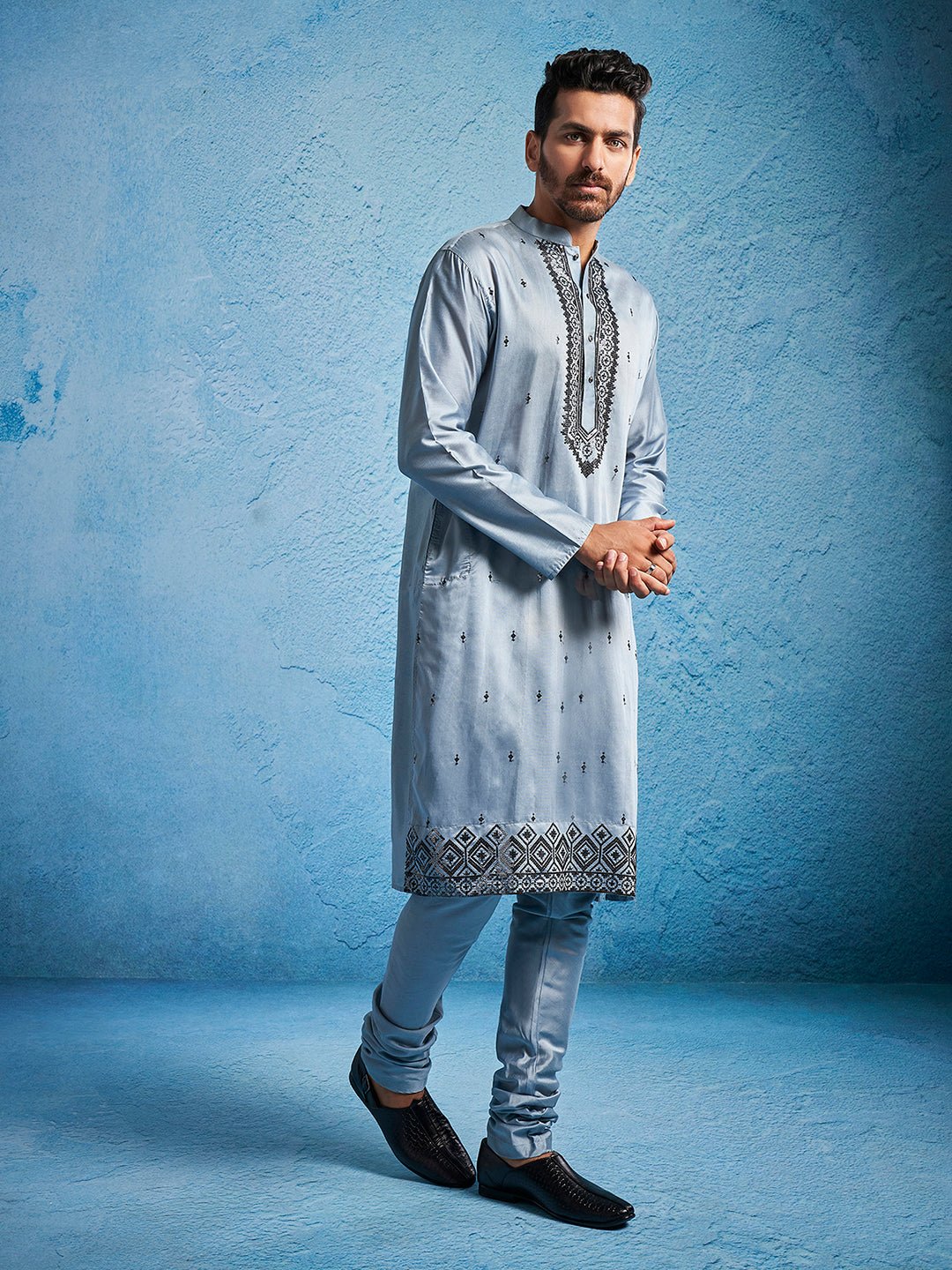 Men's Gray Silk Blend Straight Kurta And Pyjama Set.
