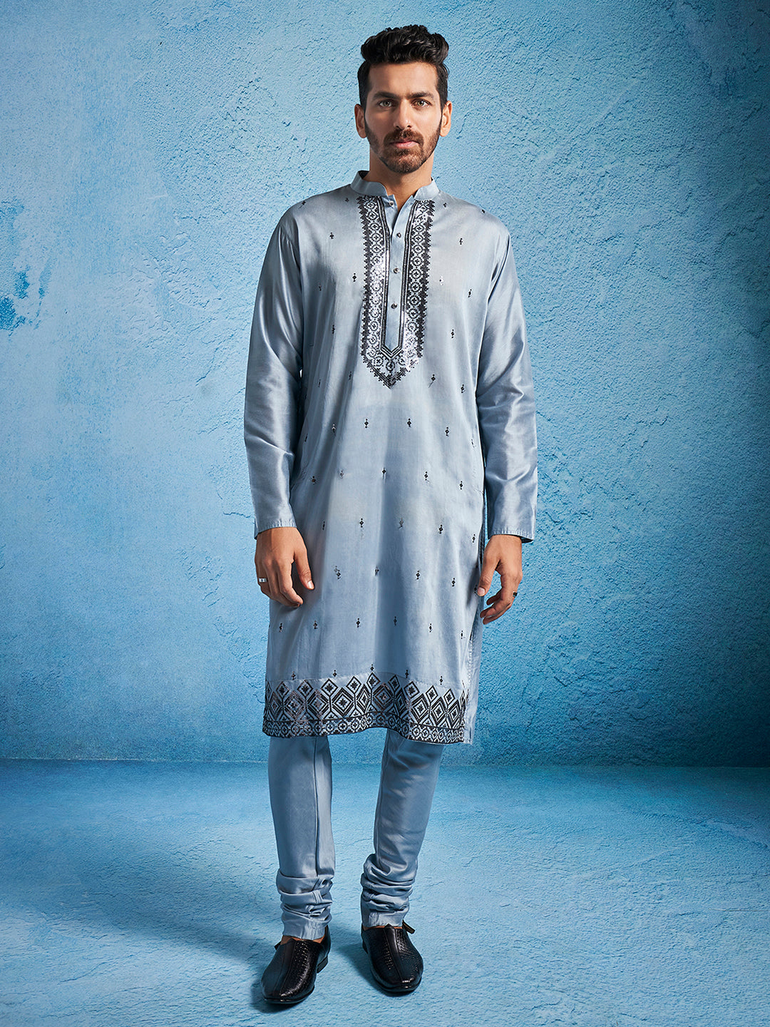 Men's Gray Silk Blend Straight Kurta And Pyjama Set.