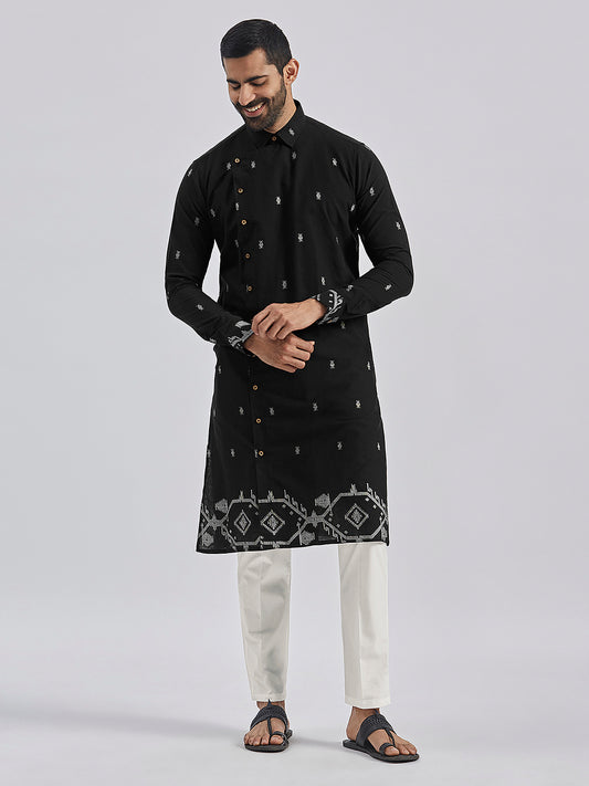 Men's Black Cotton Straight Kurta And Pyjama Set.