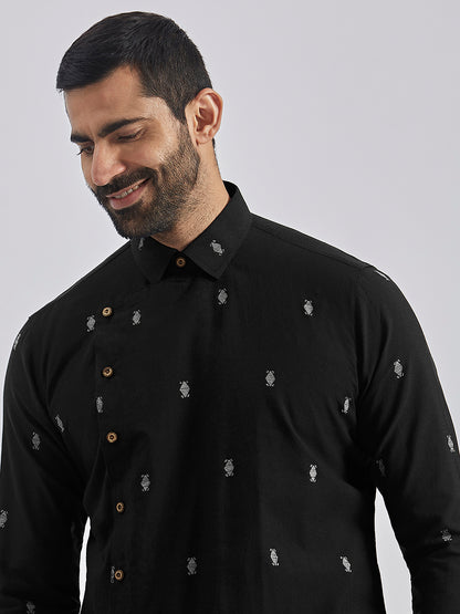 Men's Black Cotton Straight Kurta And Pyjama Set.