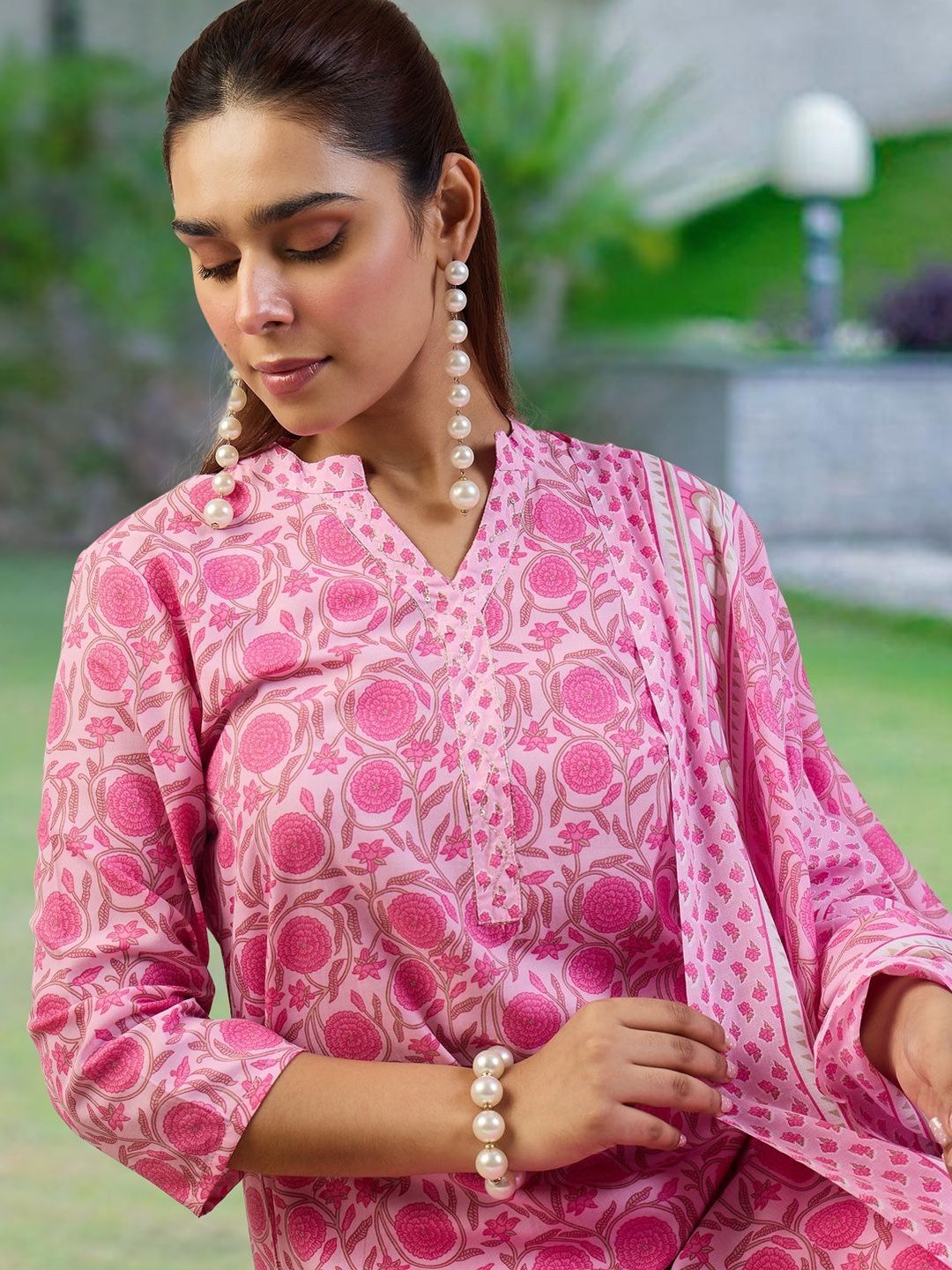 Dhiyona IE Women Floral Printed Regular Pure Cotton Kurta with Trousers & With Dupatta