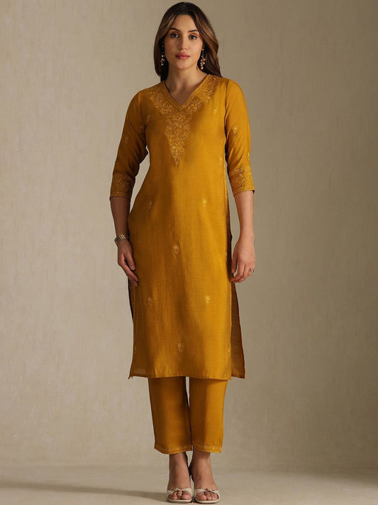 Dhiyona SO Women's Floral Embroidered V-Neck Thread Work Straight Kurta With Trousers