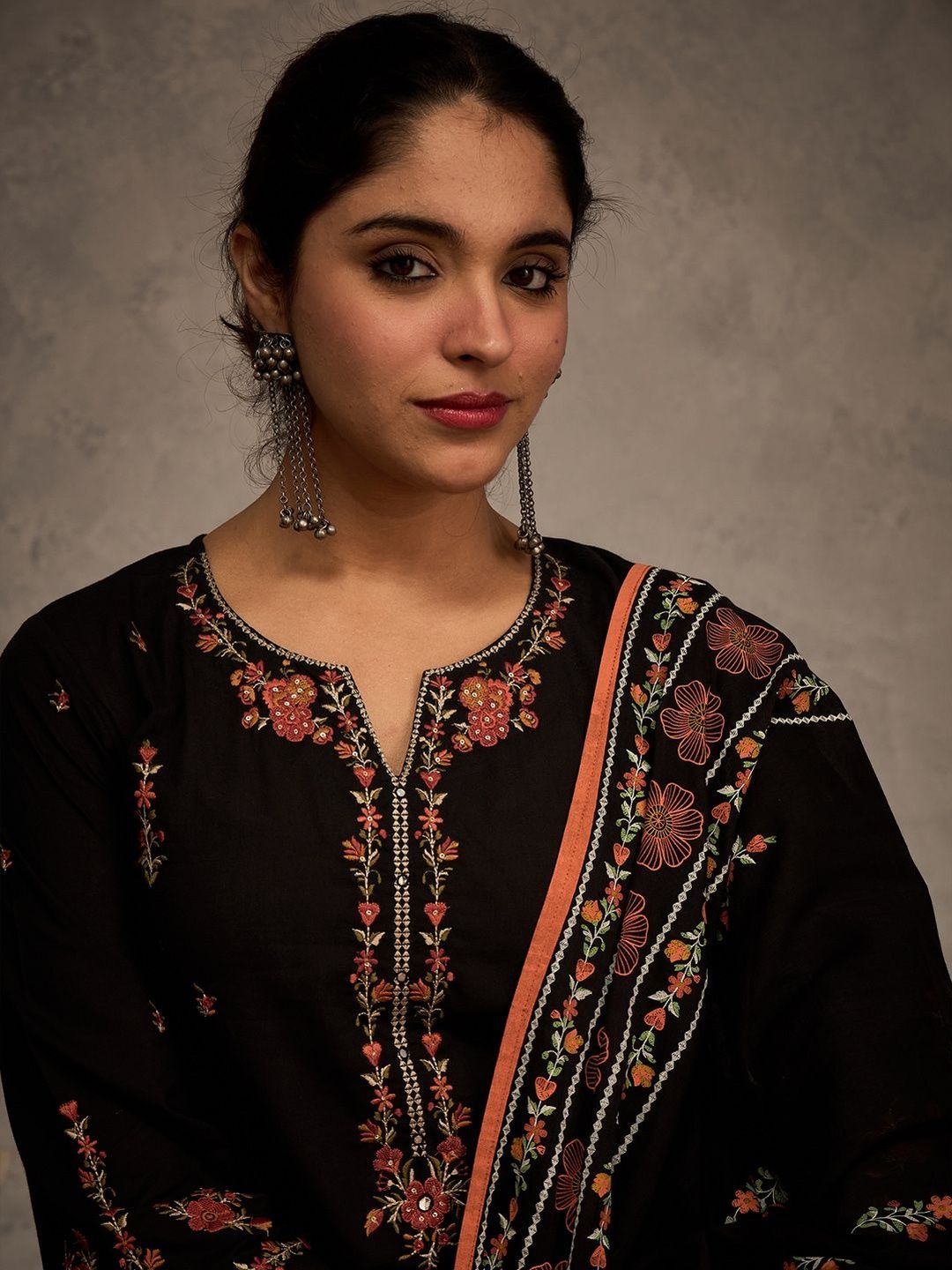 Women Embroidered Thread Work Pure Cotton Kurta with Trousers & Dupatta