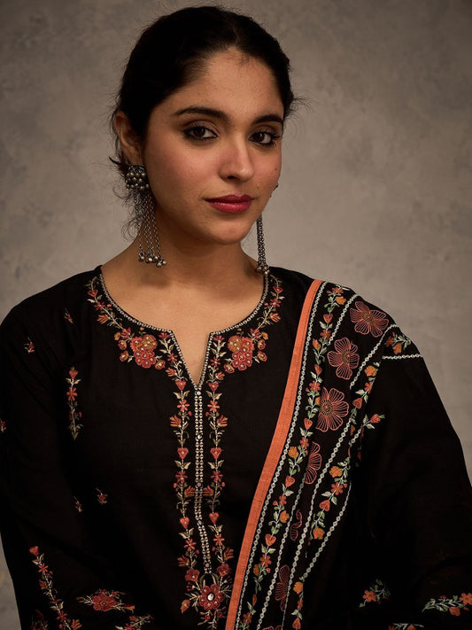 Women Embroidered Thread Work Pure Cotton Kurta with Trousers & Dupatta