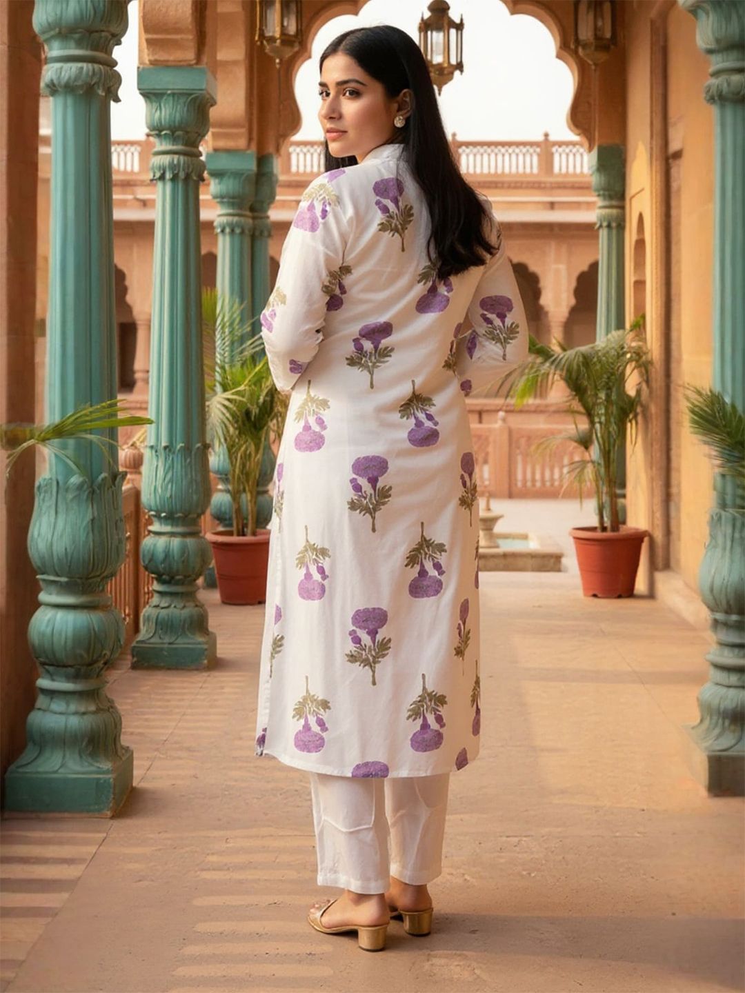 Women Floral Printed Pure Cotton Kurta with Trousers