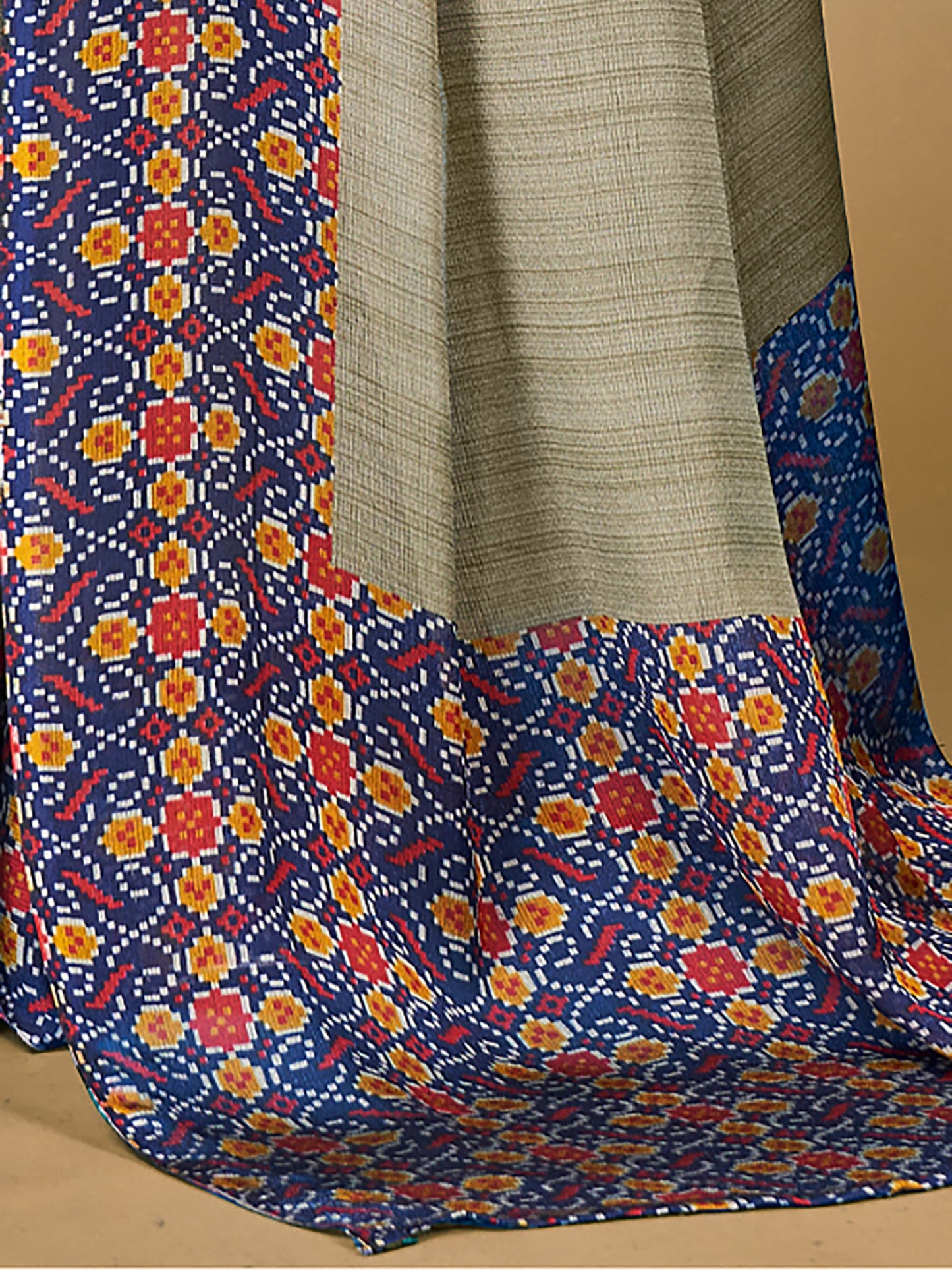 Women's Chiffon Grey Printed Designer Saree With Blouse Piece