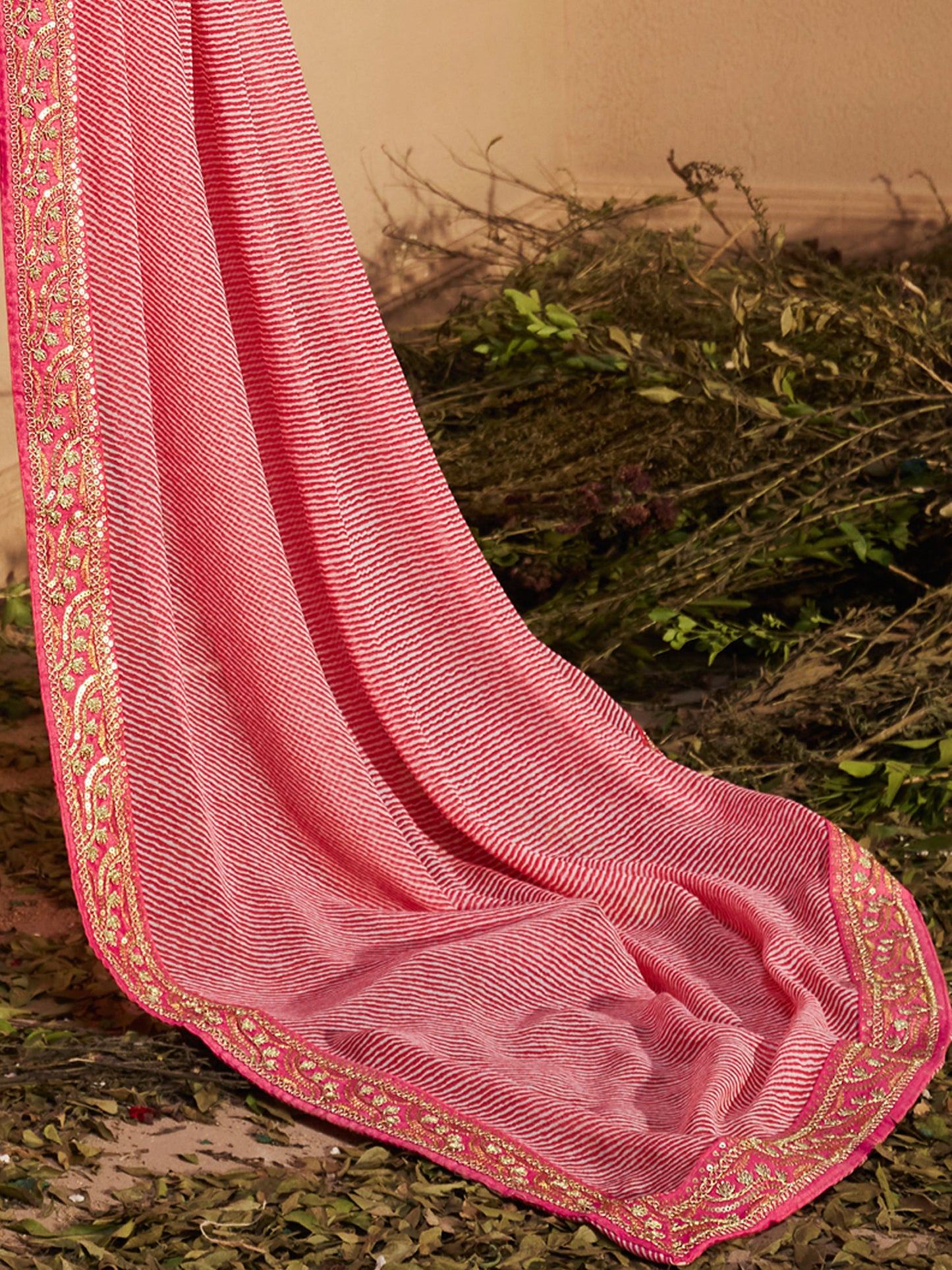 Women's Georgette Pink Zari Embroidered Designer Saree With Blouse Piece
