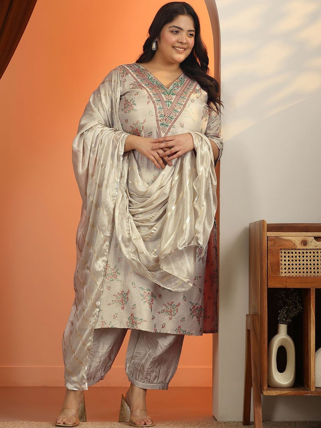 Dhiyona Women's Plus Size Printed V-Neck Straight Kurta With Trousers & Dupatta