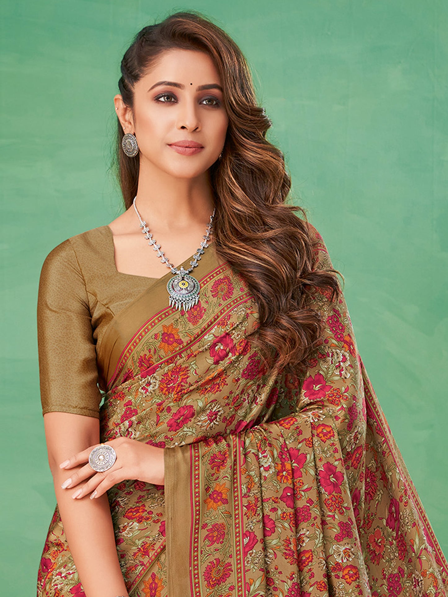 Women's Crepe Beige Printed Designer Saree With Blouse Piece