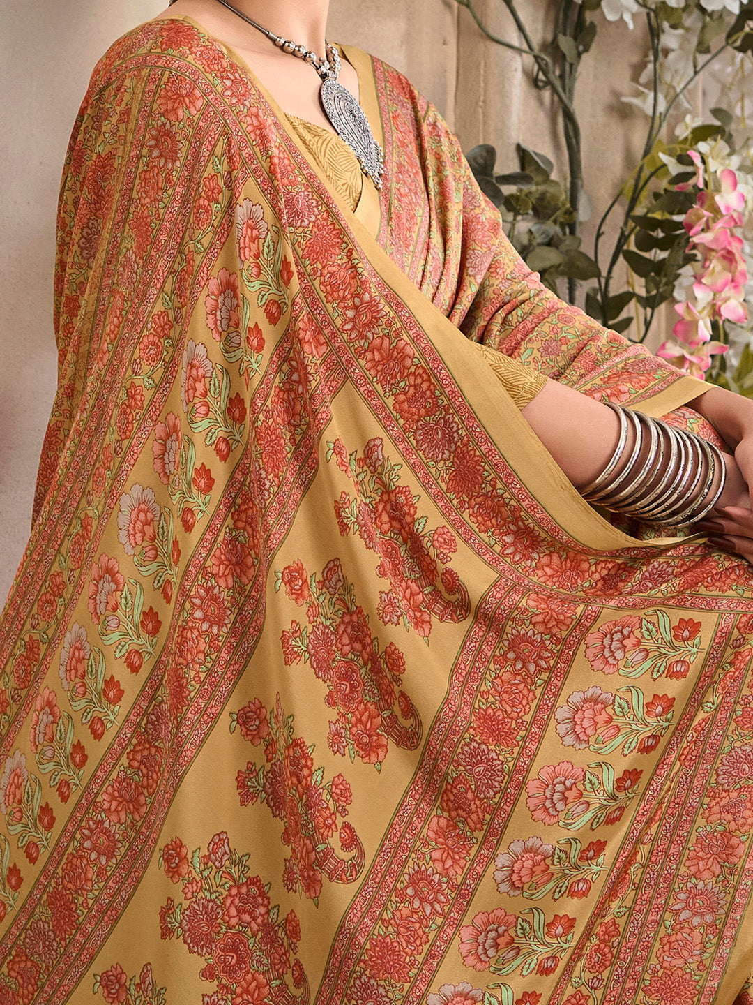Women's Crepe Beige Printed Designer Saree With Blouse Piece