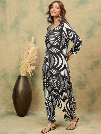 Dhiyona VA Women's Geometric Printed V-Neck Kurta with Trousers