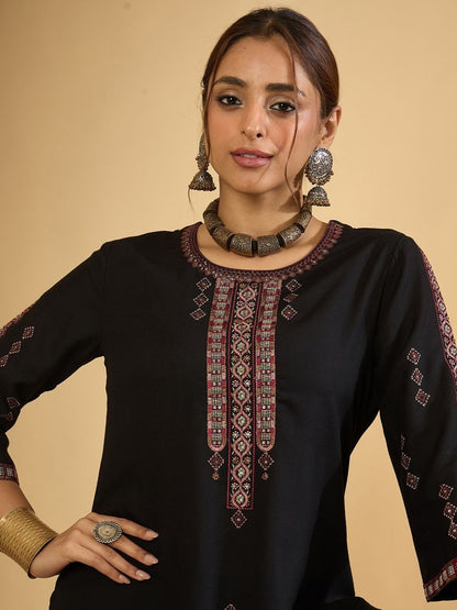 Women Ethnic Motifs Embroidered Regular Thread Work Kurta with Trousers