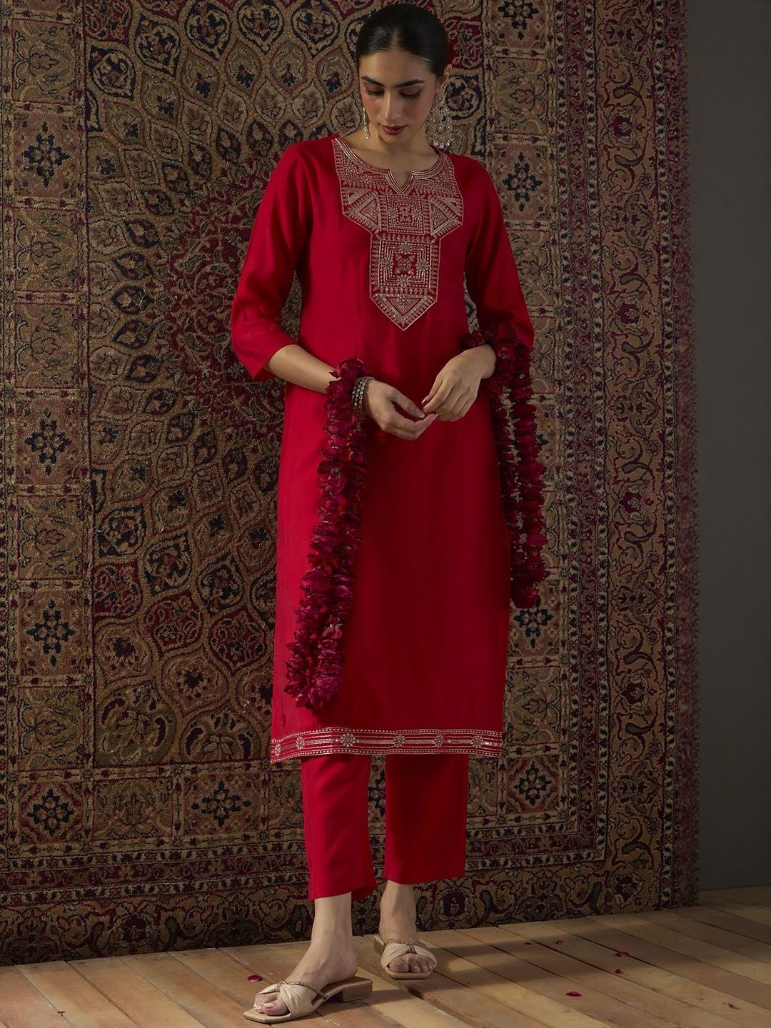 Ethnic Motifs Embroidered Round Neck Thread Work Straight Kurta With Trouser