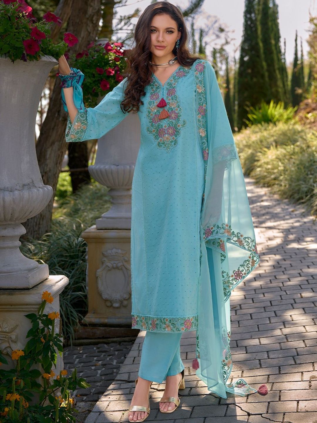 Women Floral Embroidered Regular Thread Work Pure Cotton Kurta with Trousers & With Dupatta