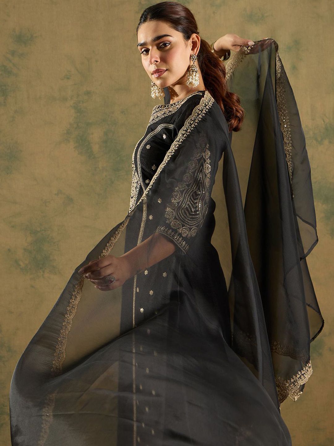 Ethnic Motifs Embroidered Panelled Kurta With Trousers & Dupatta