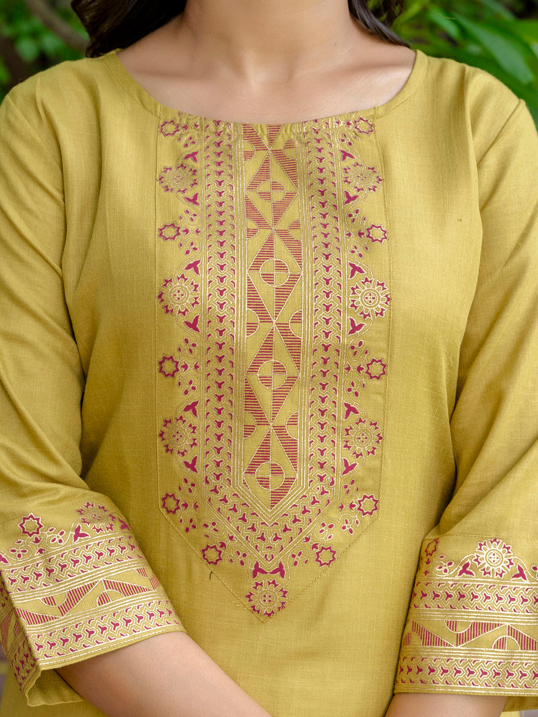 Dhiyona VV Women's Kurta Set with Dupatta Foil Print Kurta Set forDhiyona VV Women's