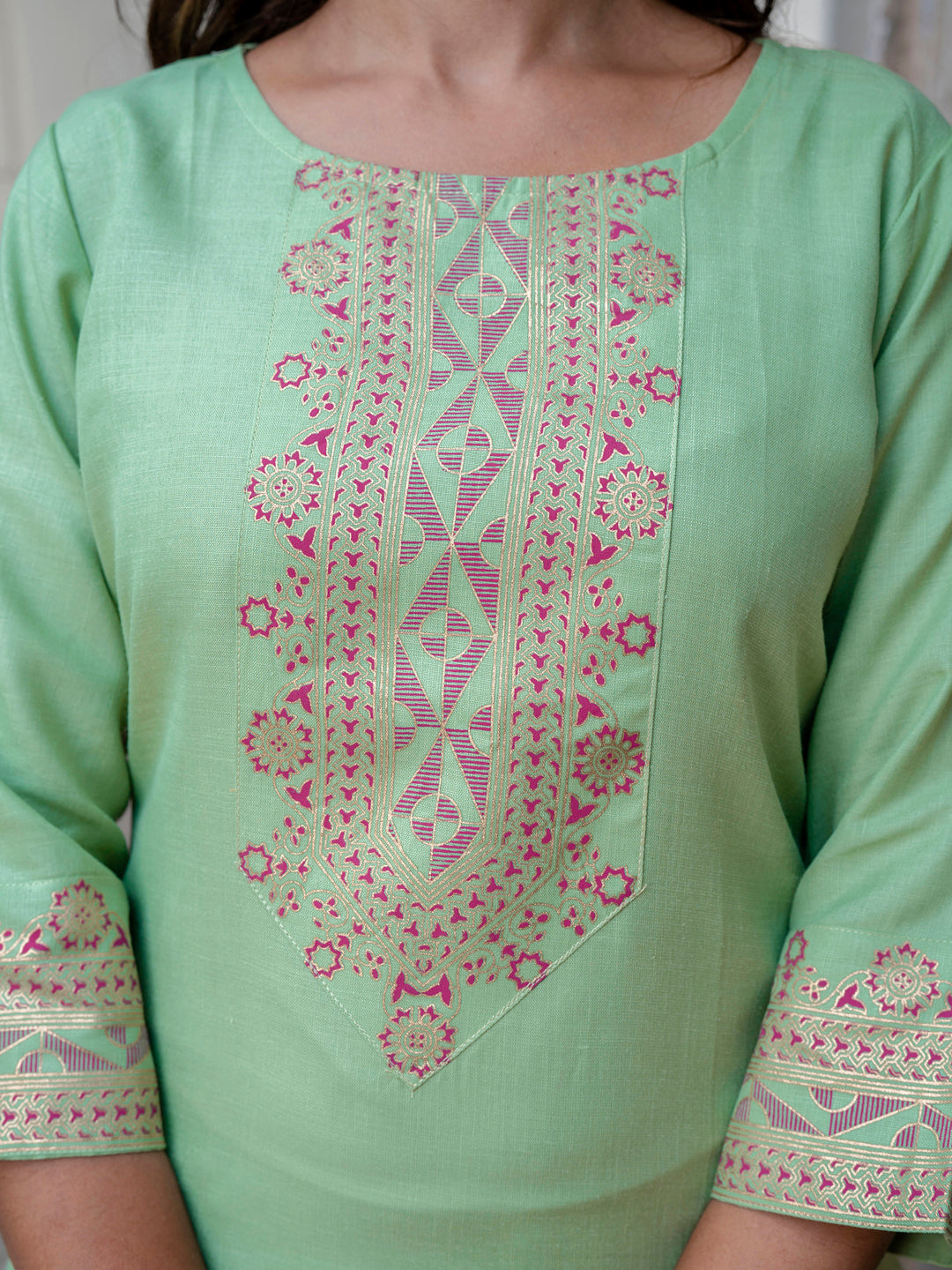 Dhiyona VV Women's Kurta Set with Dupatta Foil Print Kurta Set forDhiyona VV Women's