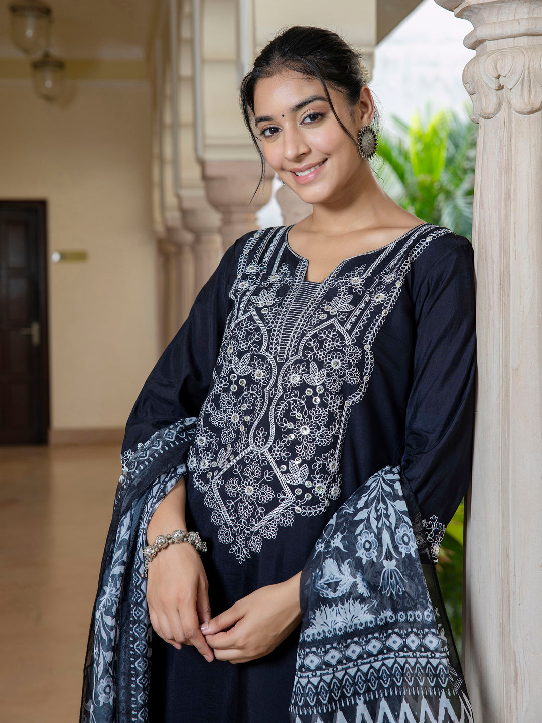 Dhiyona VV Women's Silk Blend Kurta Pant Dupatta Set