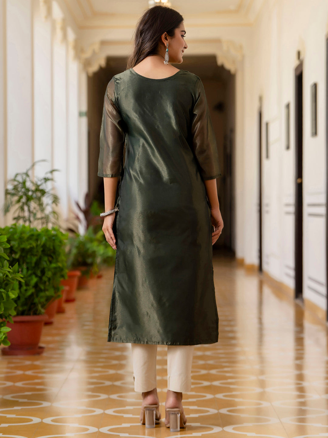 Dhiyona VV Women's Embroidered Silk Blend Straight Kurta