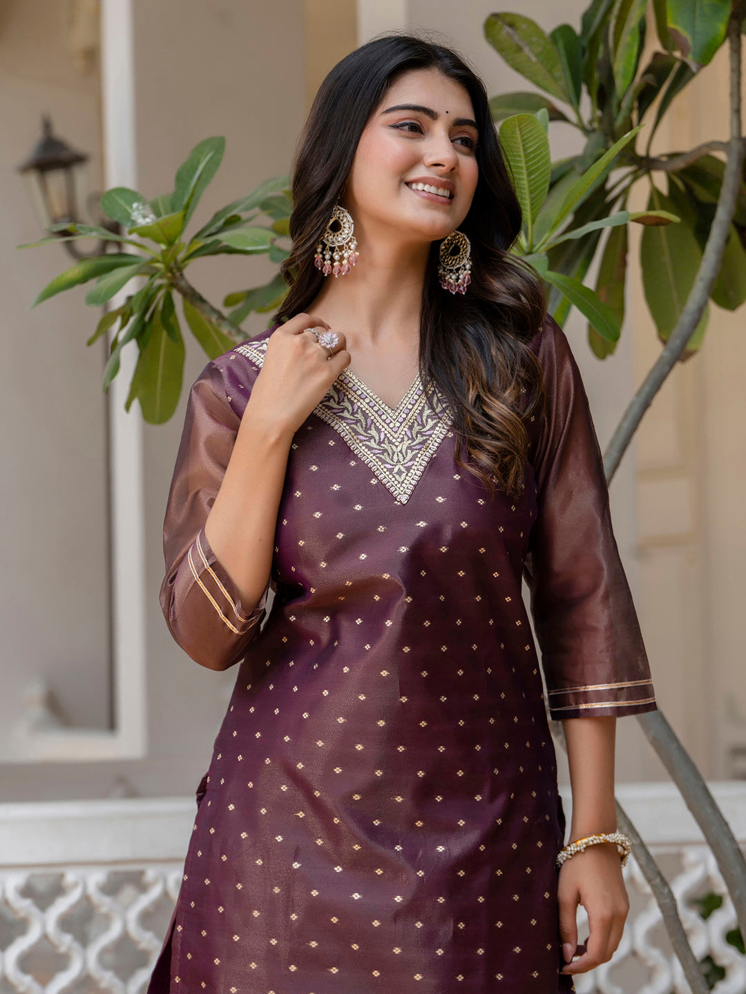 Dhiyona VV Women's Embroidered Silk Blend Straight Kurta