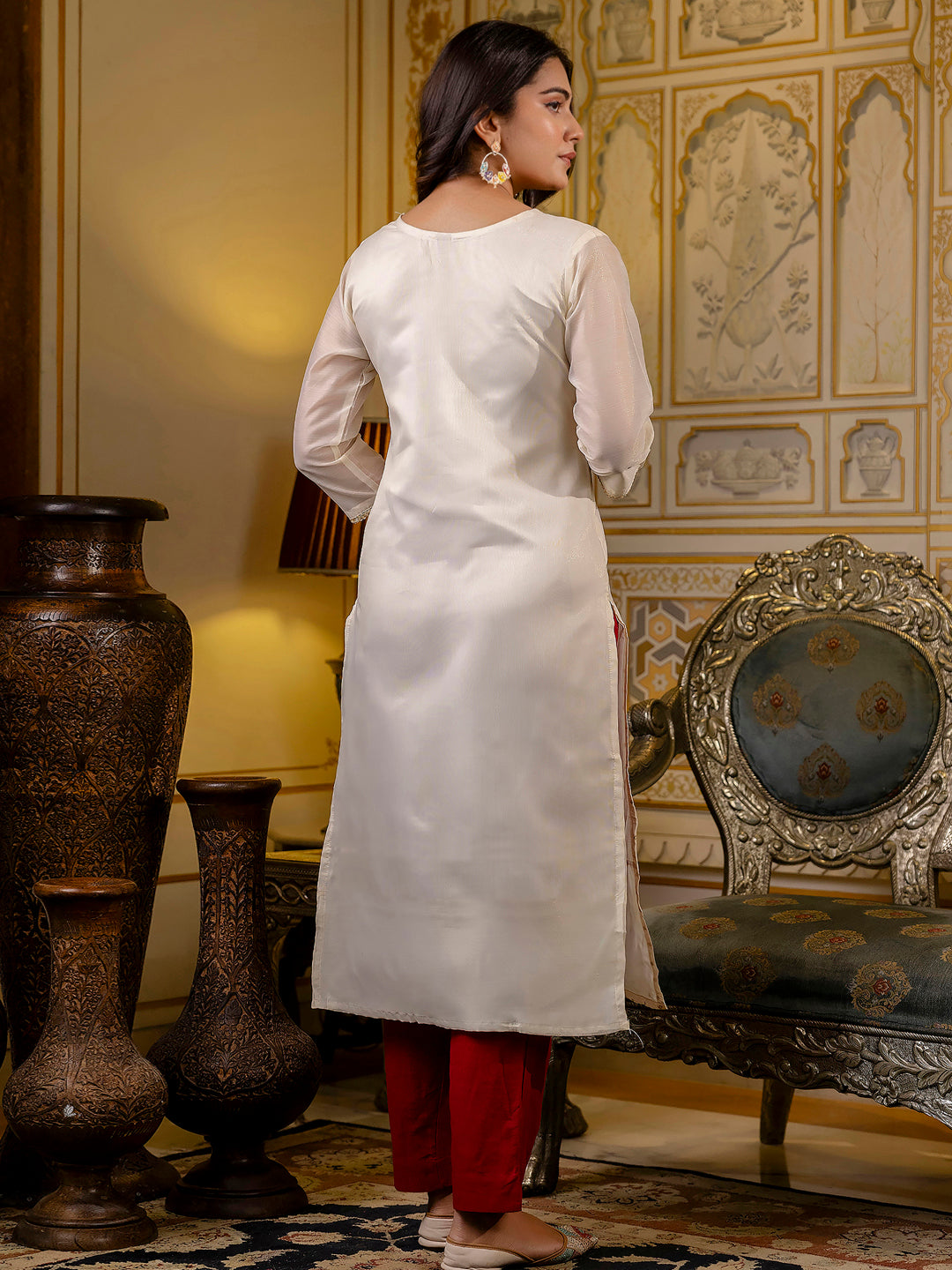 Dhiyona VV Women's Embroidered Silk Blend Straight Kurta