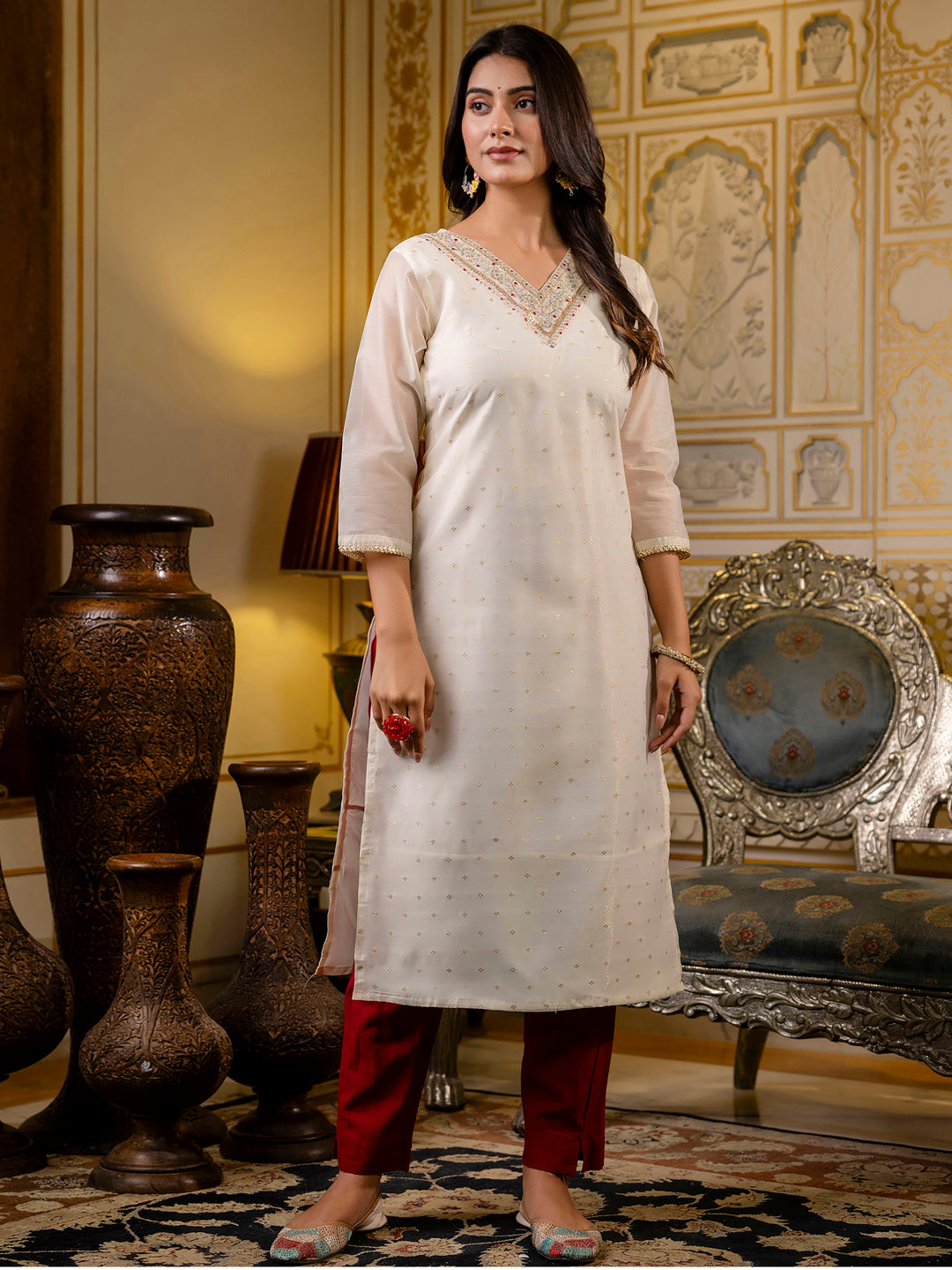 Dhiyona VV Women's Embroidered Silk Blend Straight Kurta