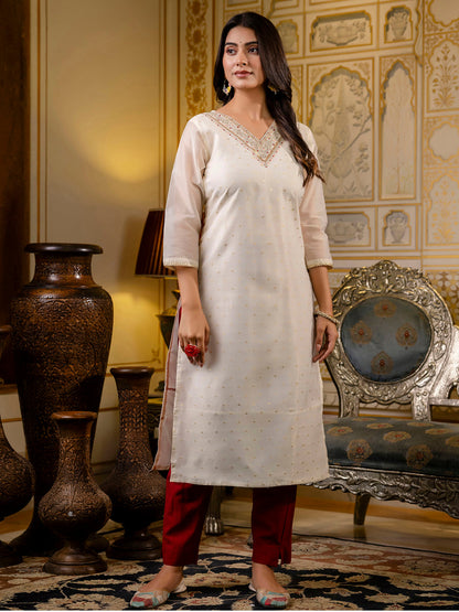 Dhiyona VV Women's Embroidered Silk Blend Straight Kurta