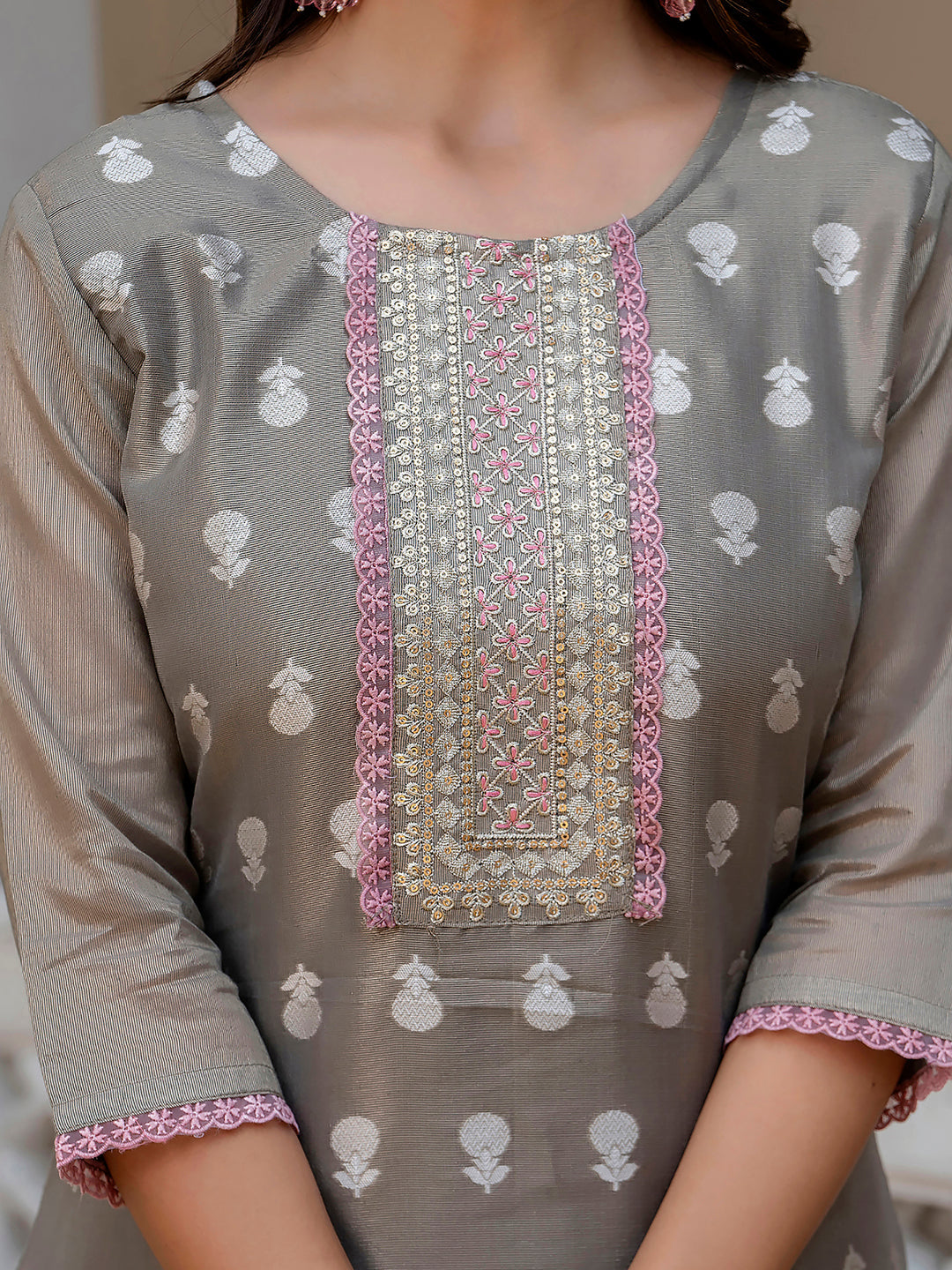 Dhiyona VV Women's Embroidered Silk Blend Straight Kurta