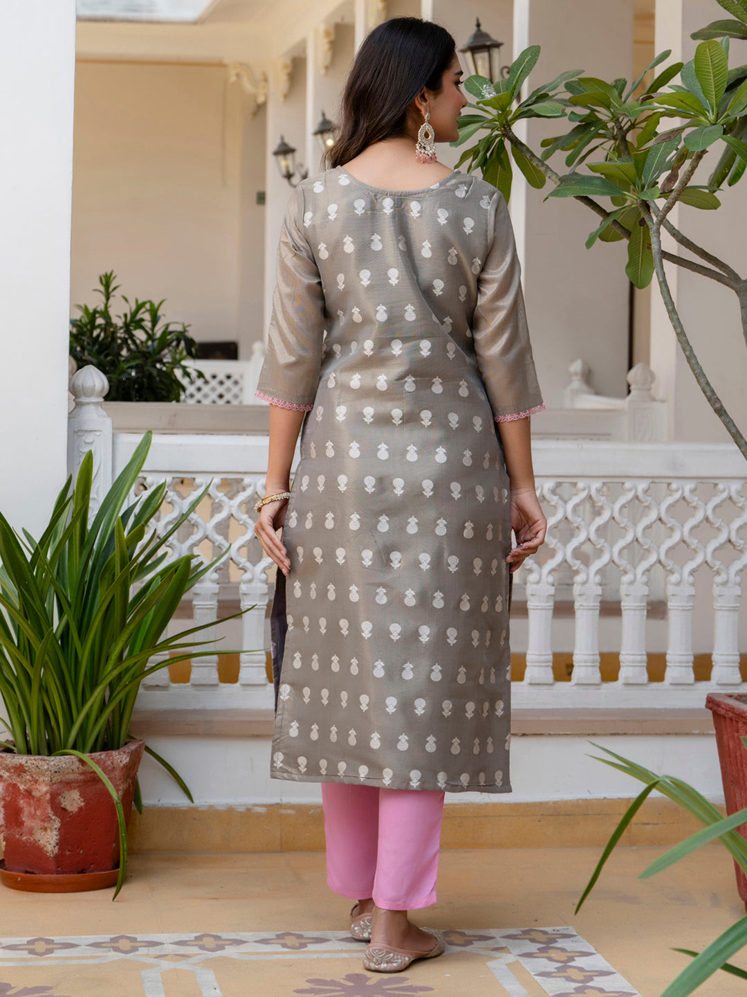 Dhiyona VV Women's Embroidered Silk Blend Straight Kurta