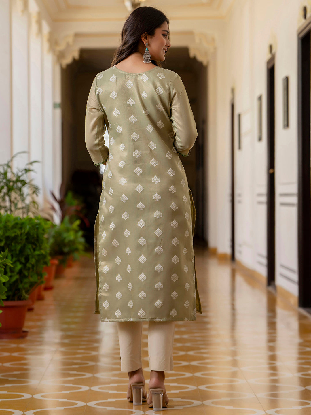 Dhiyona VV Women's Embroidered Silk Blend Straight Kurta