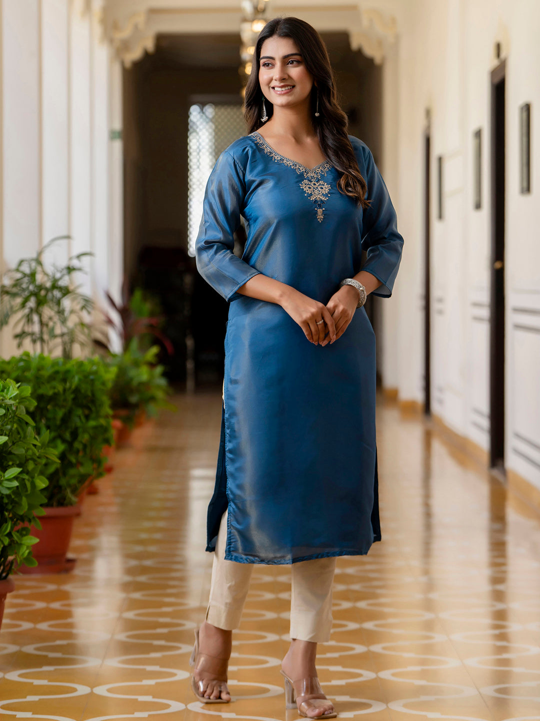 Dhiyona VV Women's Embroidered shimmer Silk Blend Straight Kurta