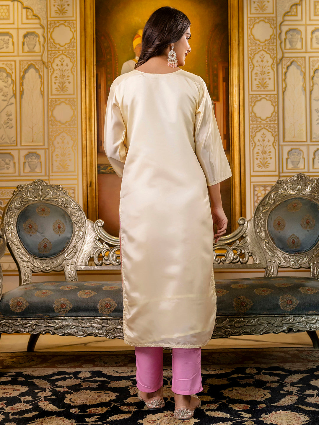 Dhiyona VV Women's Embroidered shimmer Silk Blend Straight Kurta