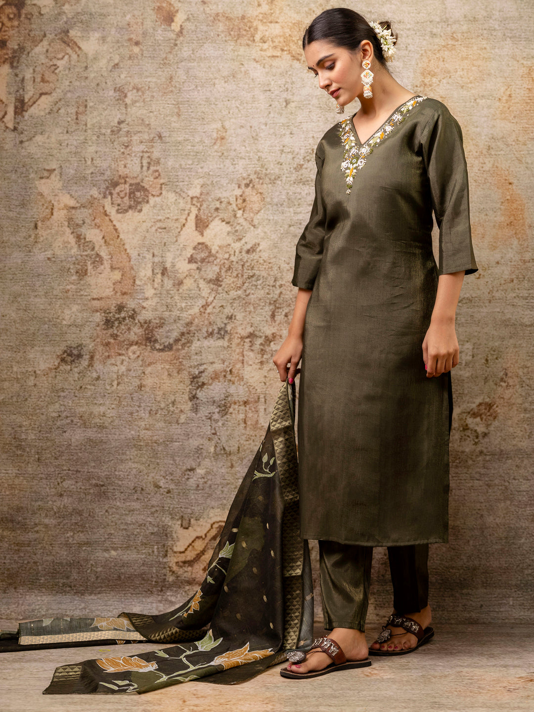 Dhiyona VV Women's Kurta and Pant Sets Simar Silk fabric