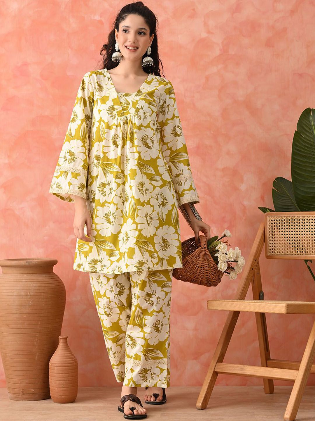 Dhiyona SN Women's Floral Printed Cotton Kurta with Trousers