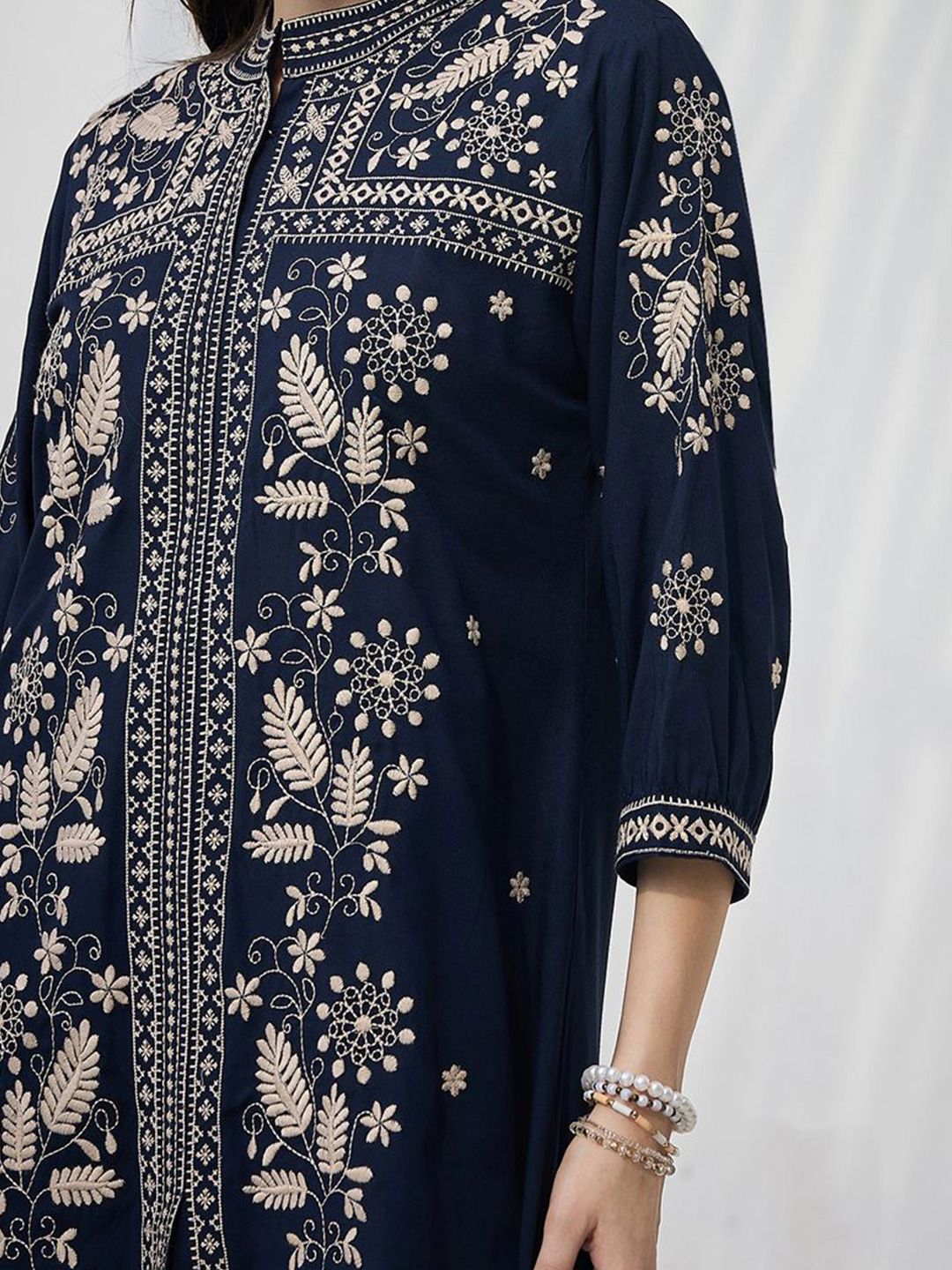 Dhiyona IE Floral Embroidered Mandarin Collar Neck A-Line Tunic With Trousers Co-Ords