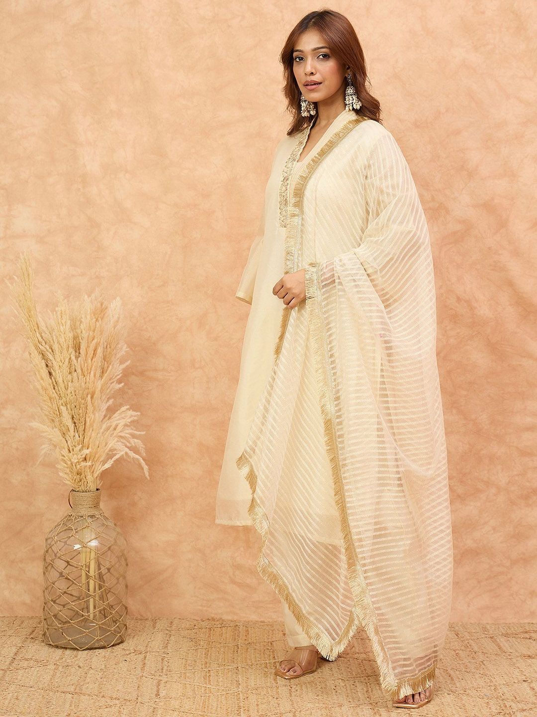 Dhiyona VA Women'sEmbroidered V-Neck Thread Work Kurta with Trousers & With Dupatta