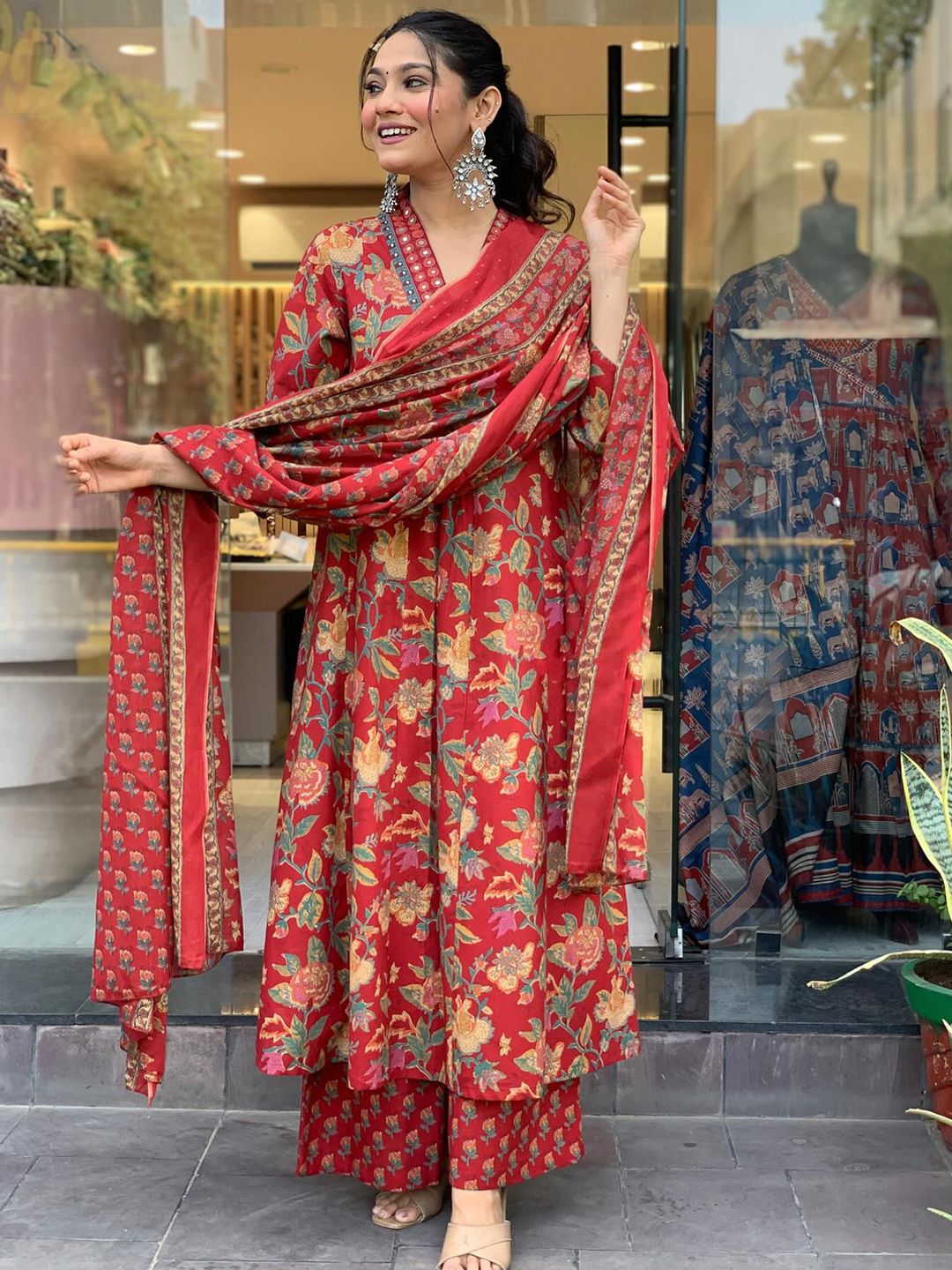 Dhiyona KL Women Floral Printed V-Neck Anarkali Kurta With Palazzos & Dupatta