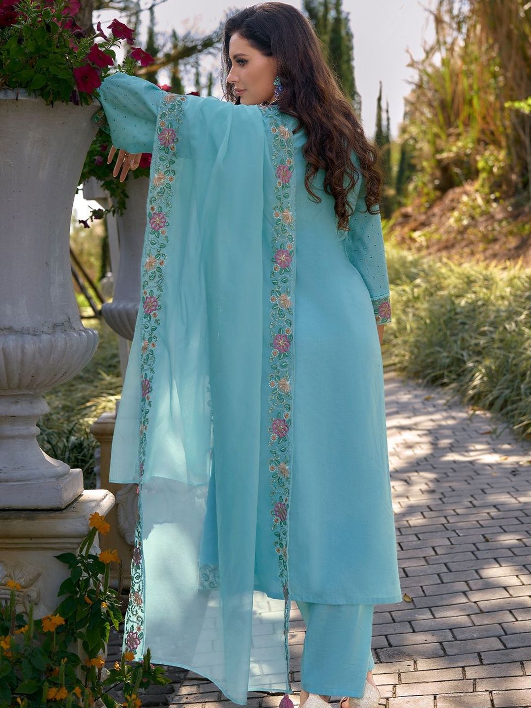 Women Floral Embroidered Regular Thread Work Pure Cotton Kurta with Trousers & With Dupatta
