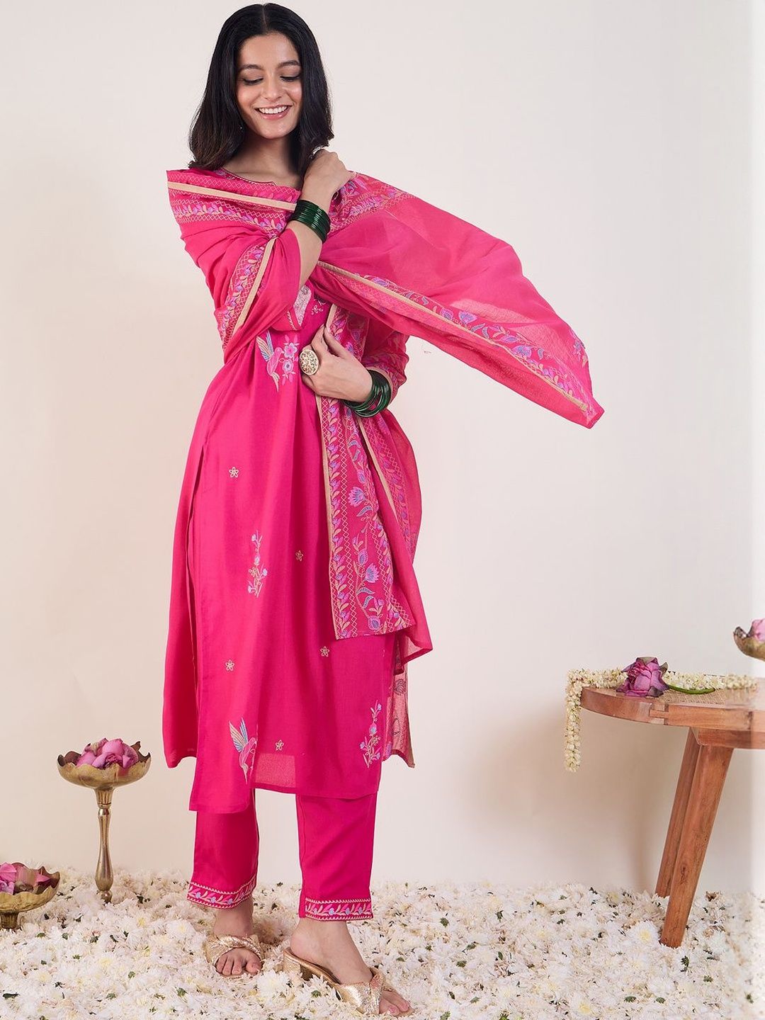Floral Embroidered Regular Thread Work Straight Kurta With Trousers & Dupatta