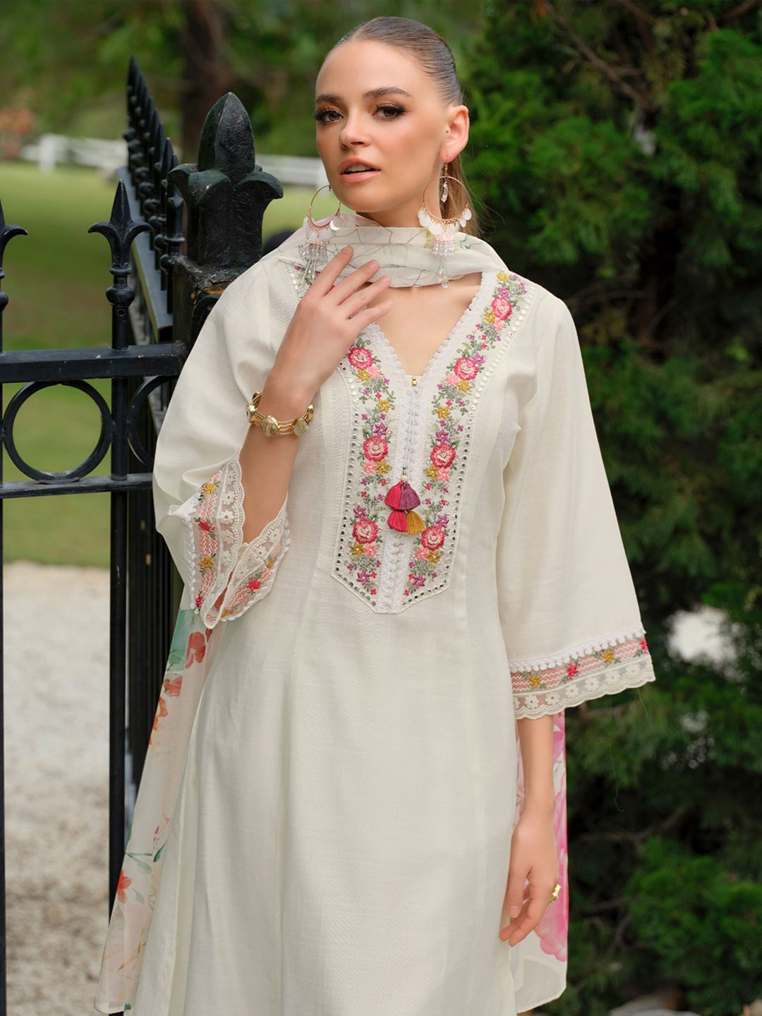 Dhiyona IE Floral Embroidered Thread Work V-Neck A-Line Kurta With Trousers & Dupatta