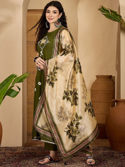 Dhiyona SN Women's Bandhani Printed Sleeveless Thread Work A-Line Kurta & Trousers With Dupatta