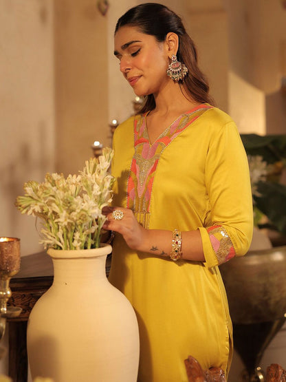 Dhiyona IE Women Embroidered V-Neck Kurta & Trouser Co-Ord Set