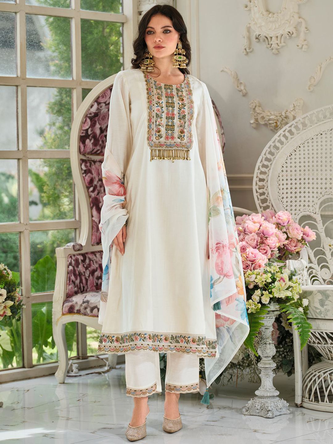 Ethnic Motifs Embroidered Zari Straight Kurta With Trousers & Dupatta