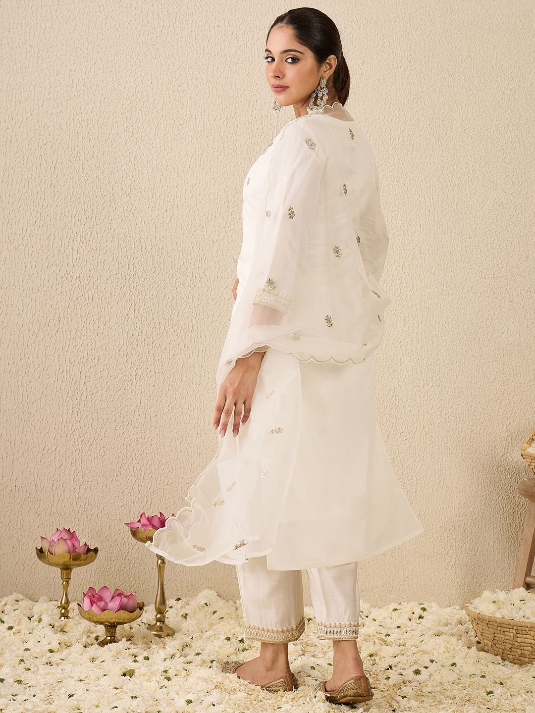 Dhiyona IE Women's Women Ethnic Motifs Embroidered Regular Thread Work Kurta with Trousers & Dupatta