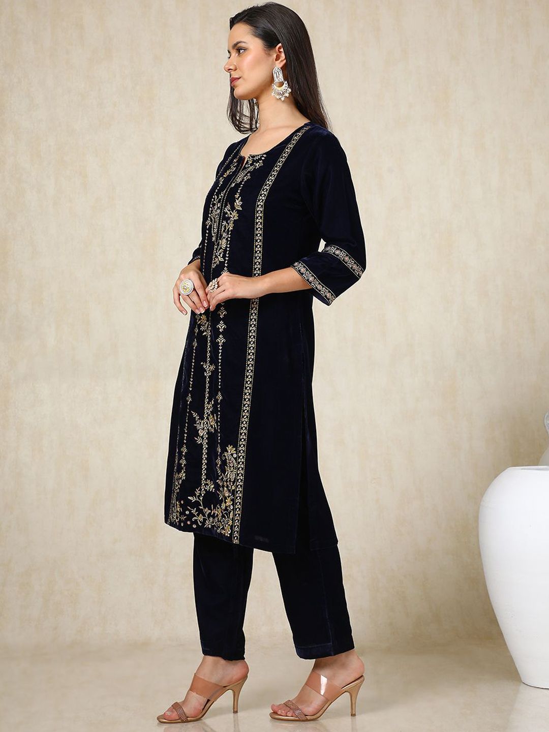 Dhiyona SO Women's Navy Blue Floral Embroidered Round Neck Regular Velvet Kurta With Trouser