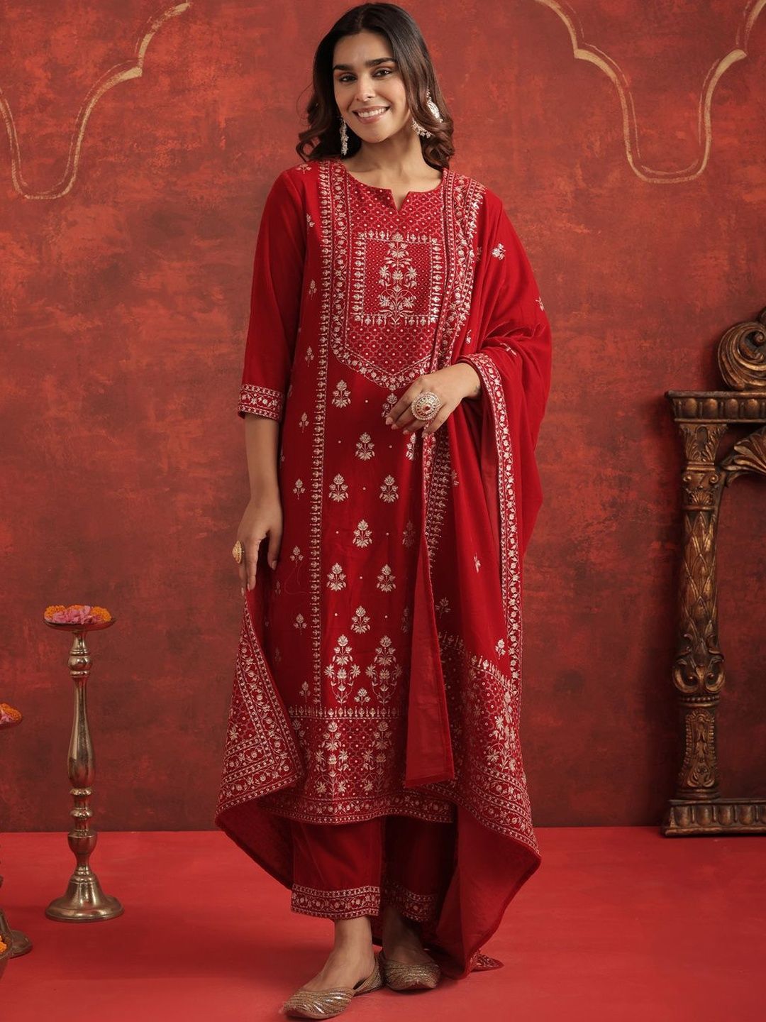 Motifs Embroidered Velvet Notch Neck Straight Kurta With Trousers & Dupatta