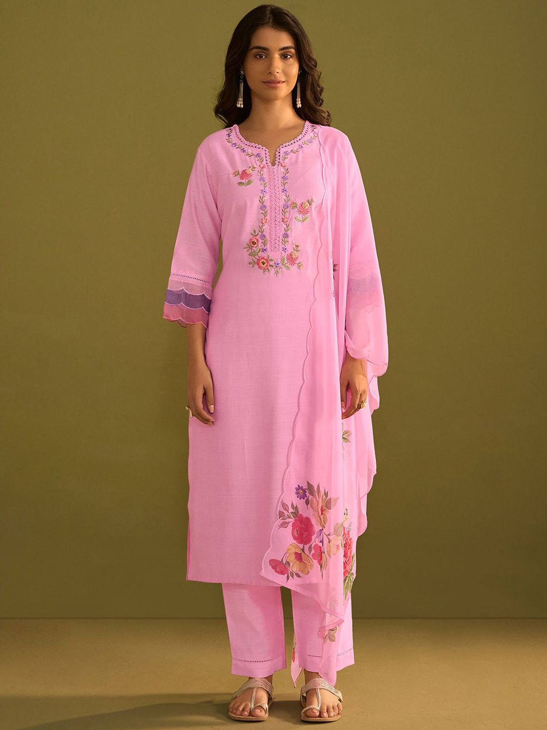 Women Floral Embroidered Regular Thread Work Kurta with Trousers & With Dupatta